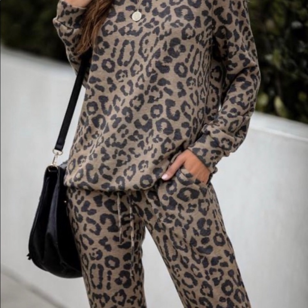Vici Leopard Print Lounge Pullover - image 3
